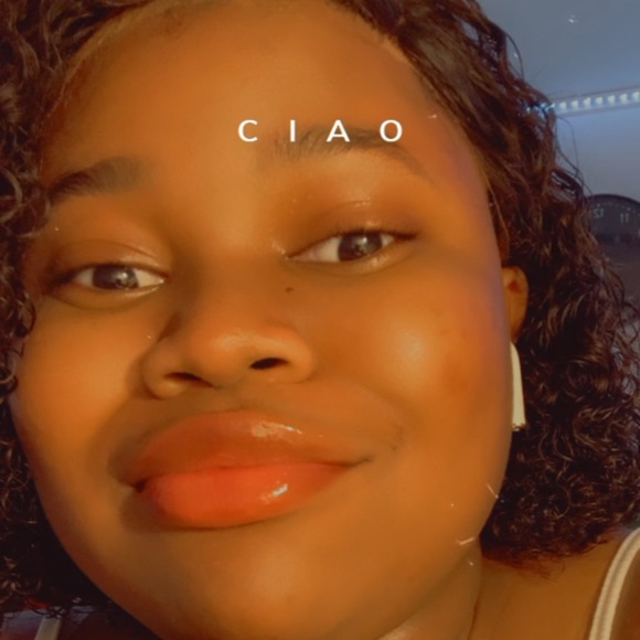 Meet your Posher, Mariame - Picture 1 of 1